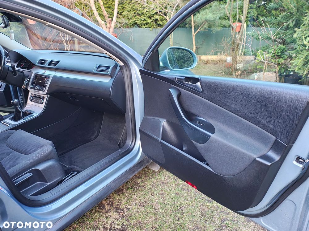 Volkswagen Passat 1.6 TDI Comfortline - 8