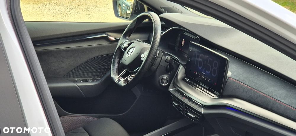 Skoda Octavia 1.4 TSI DSG RS First Edition - 25