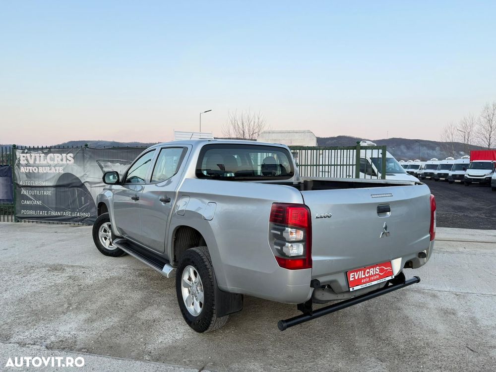 Mitsubishi L200 Double Cab 2.2 DI-D M/T Instyle - 2