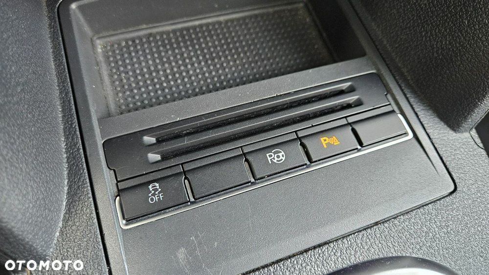 Volkswagen Touran 1.6 TDI DPF DSG Cup - 29