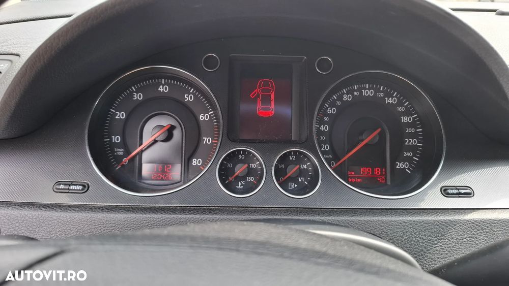 Volkswagen Passat 1.6 FSI Comfortline - 9