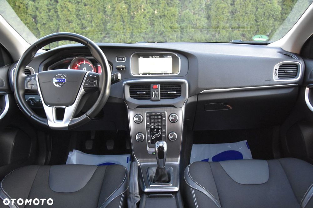 Volvo V40 D2 Drive-E Momentum - 9