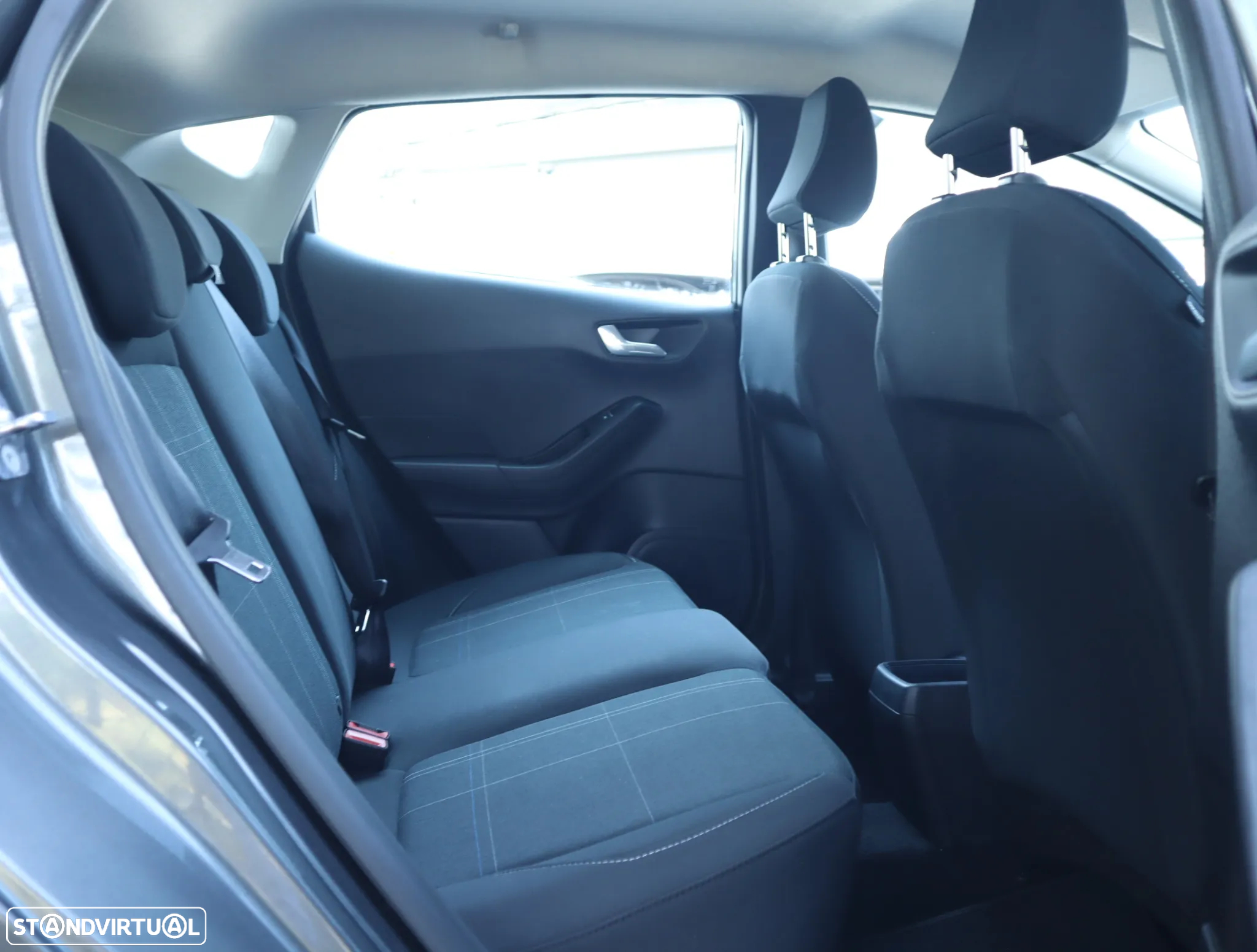 Ford Fiesta 1.5 TDCi Business - 20