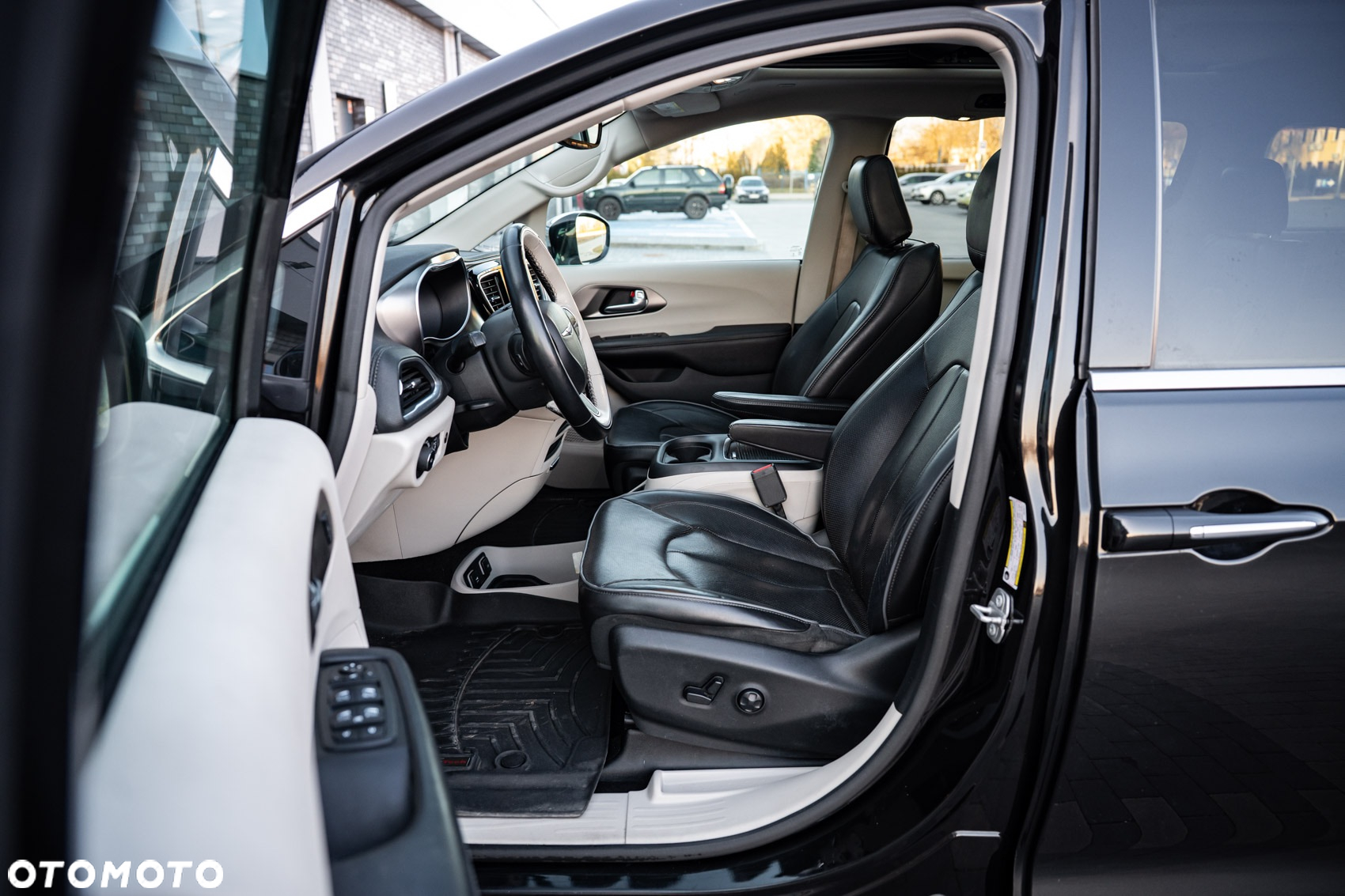 Chrysler Pacifica - 32