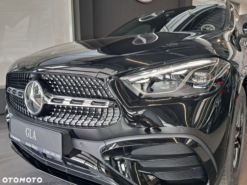 Mercedes-Benz GLA - 16