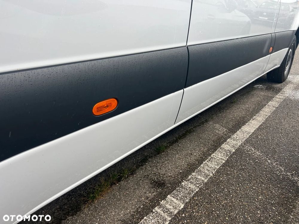 Mercedes-Benz Sprinter - 9