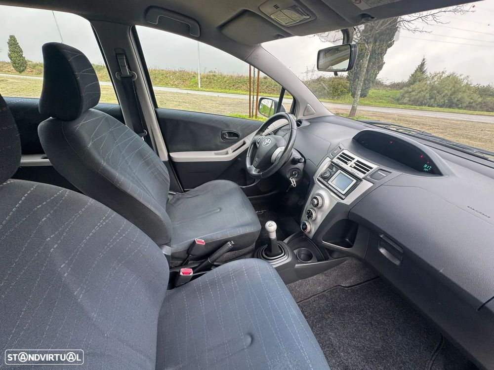 Toyota Yaris 1.0 VVT-i AC Manual+VSC - 6
