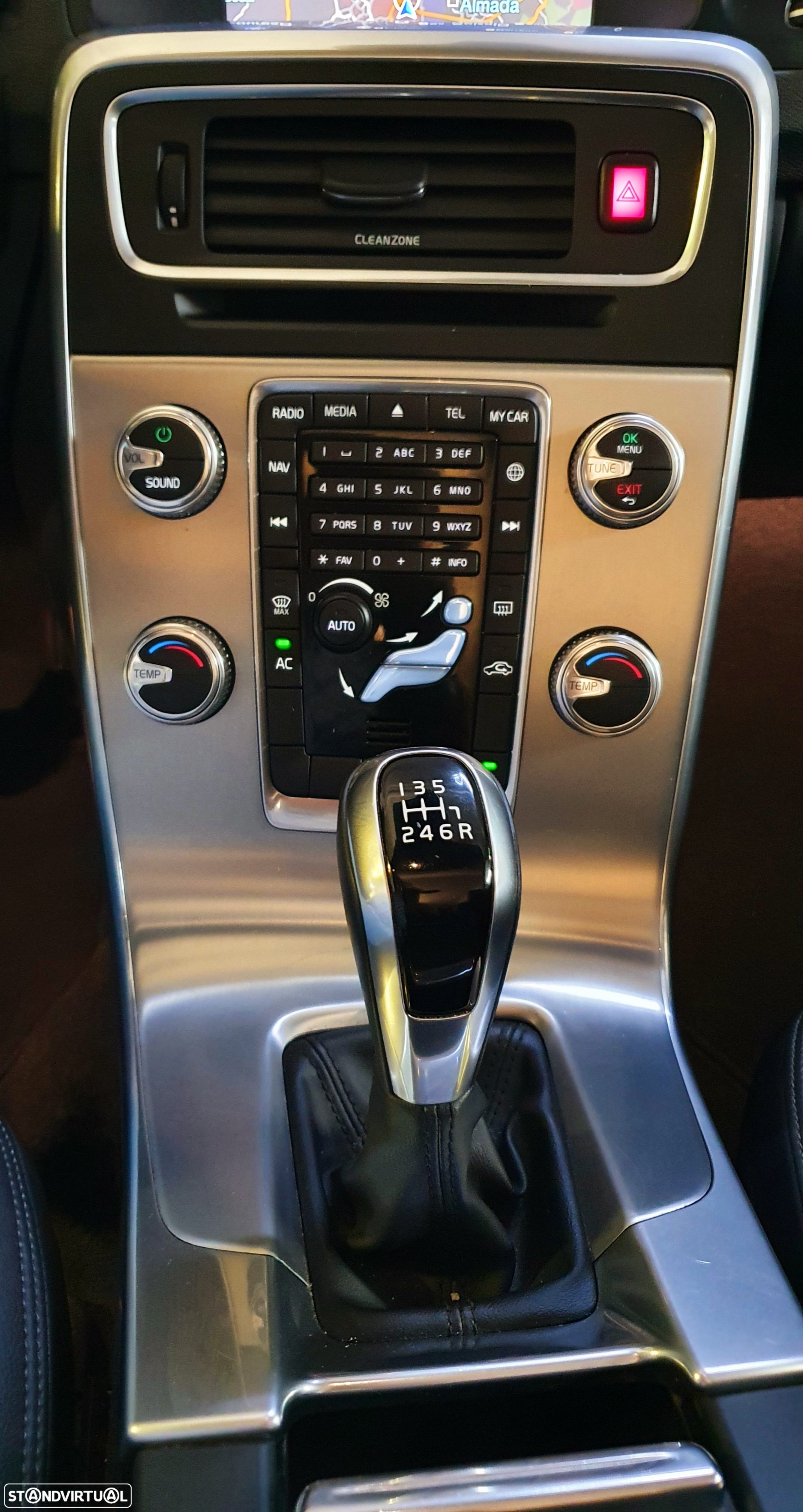 Volvo V60 2.0 D2 Momentum - 15