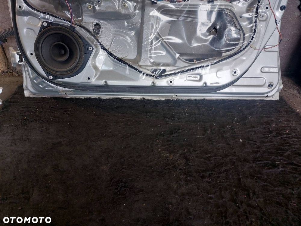 DRZWI KOMPLETNE PRAWY PRZÓD TOYOTA AVENSIS T25 1C0 - 2