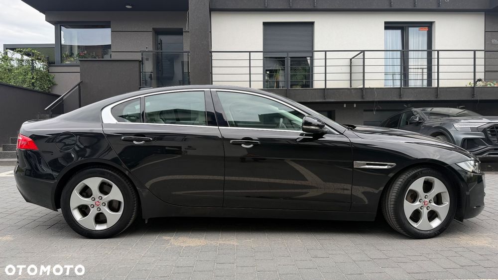 Jaguar XE 2.0 T Prestige - 8
