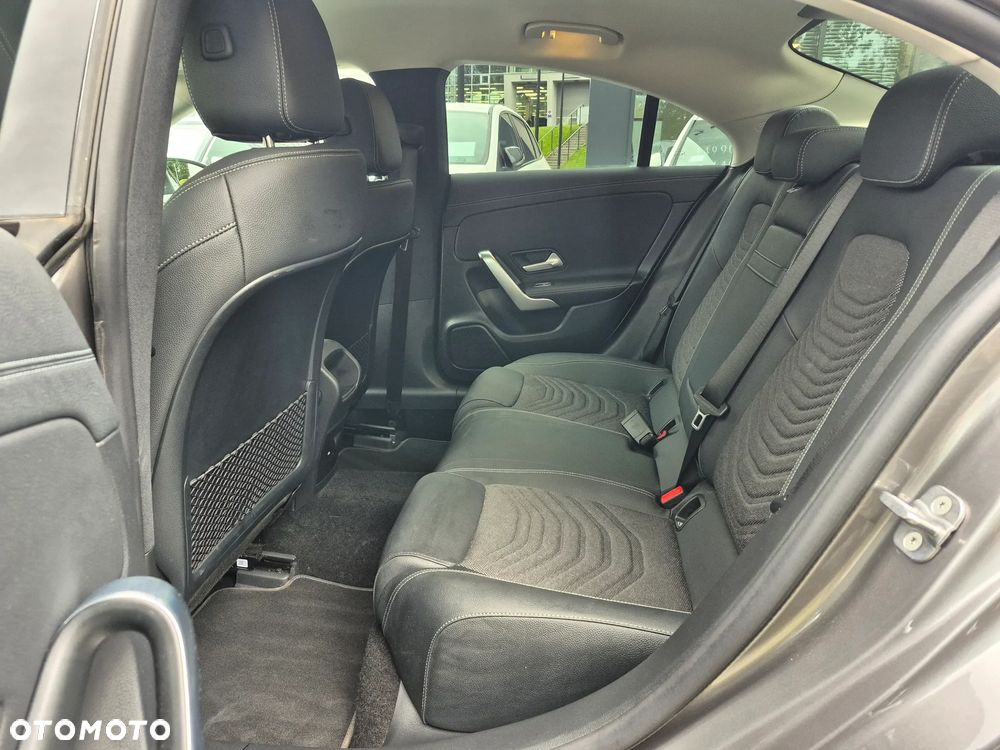 Mercedes-Benz CLA 180 7G-DCT - 21