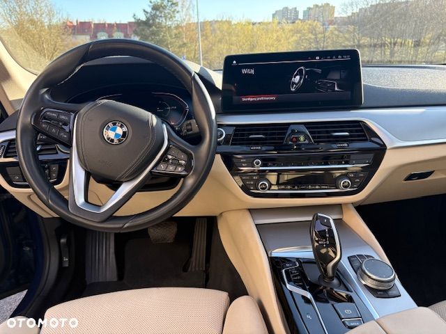 BMW Seria 5 520d xDrive Luxury Line sport - 11