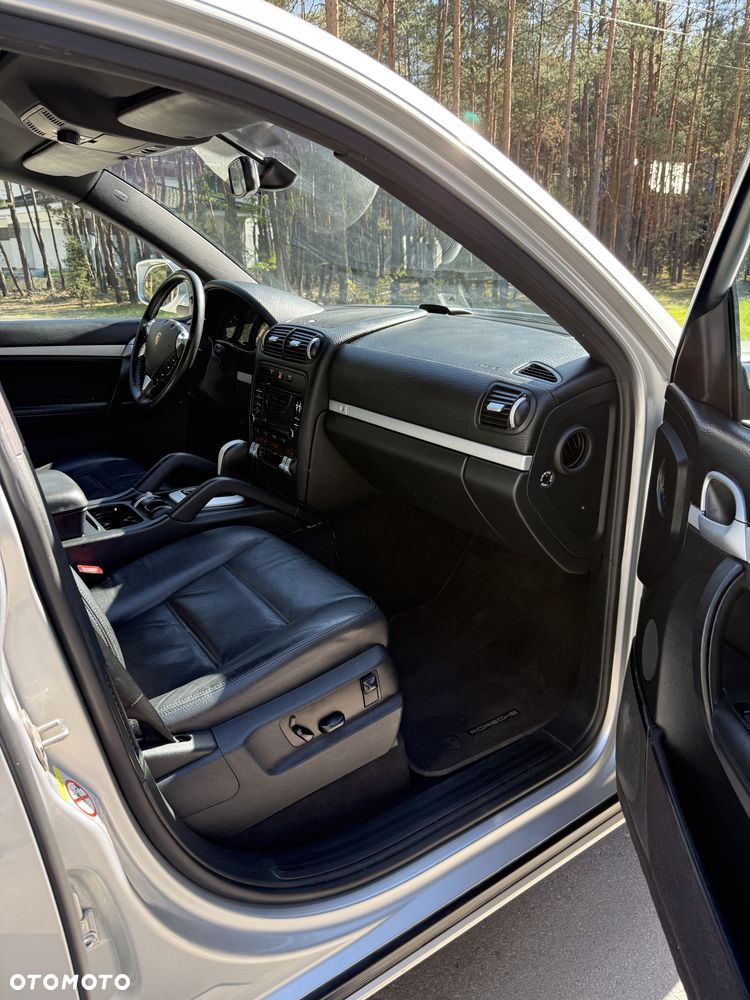 Porsche Cayenne - 4
