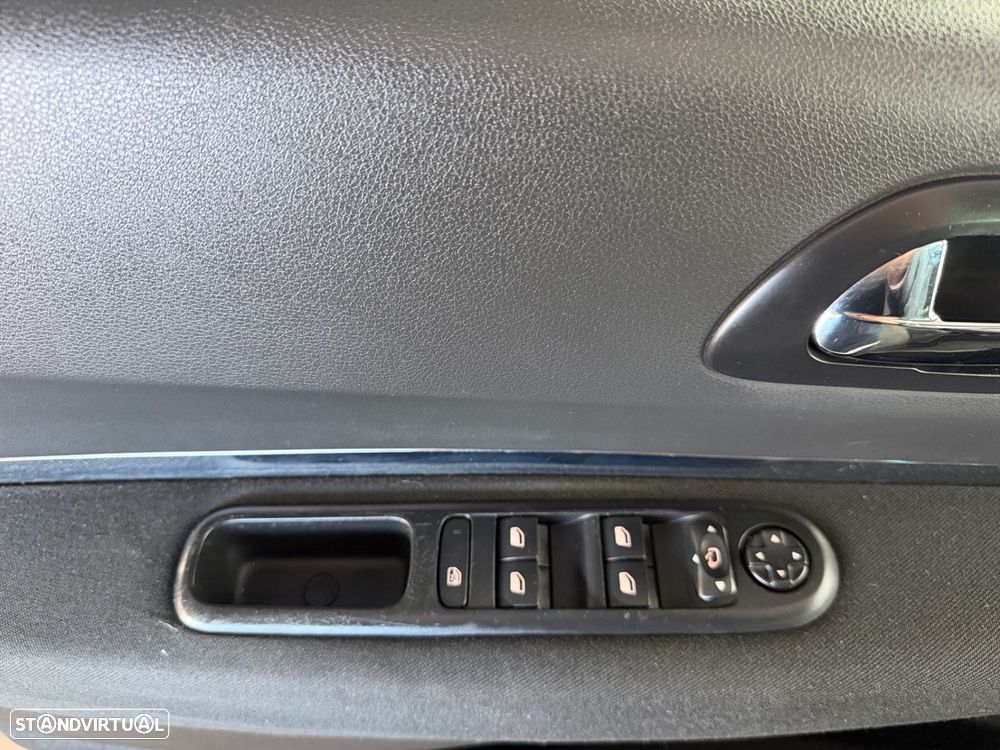 Peugeot 5008 1.6 BlueHDi Style - 14