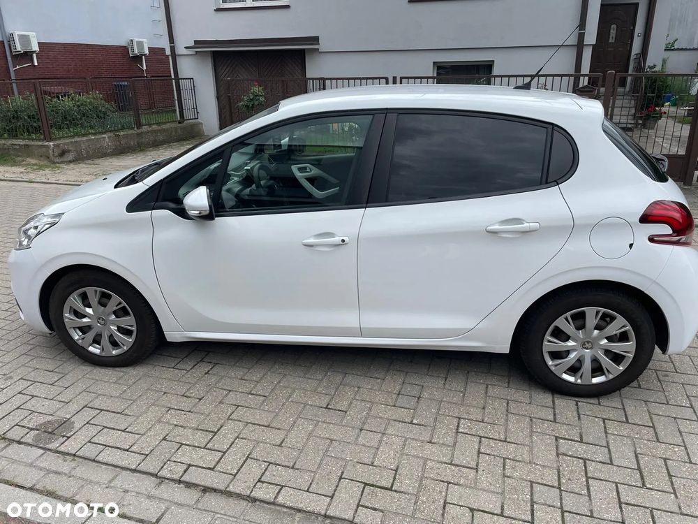 Peugeot 208 - 10