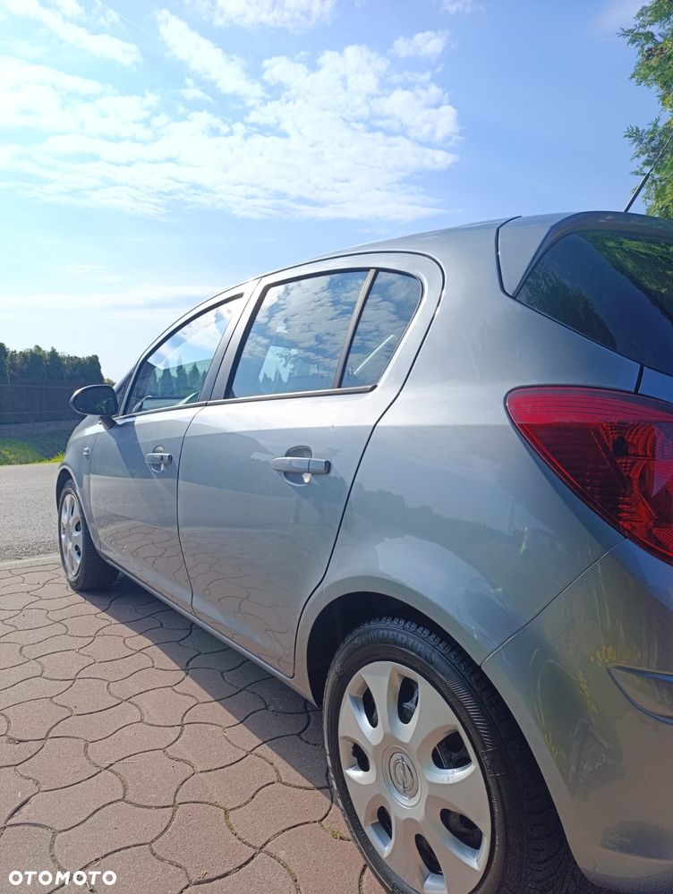 Opel Corsa 1.4 16V Cosmo - 28