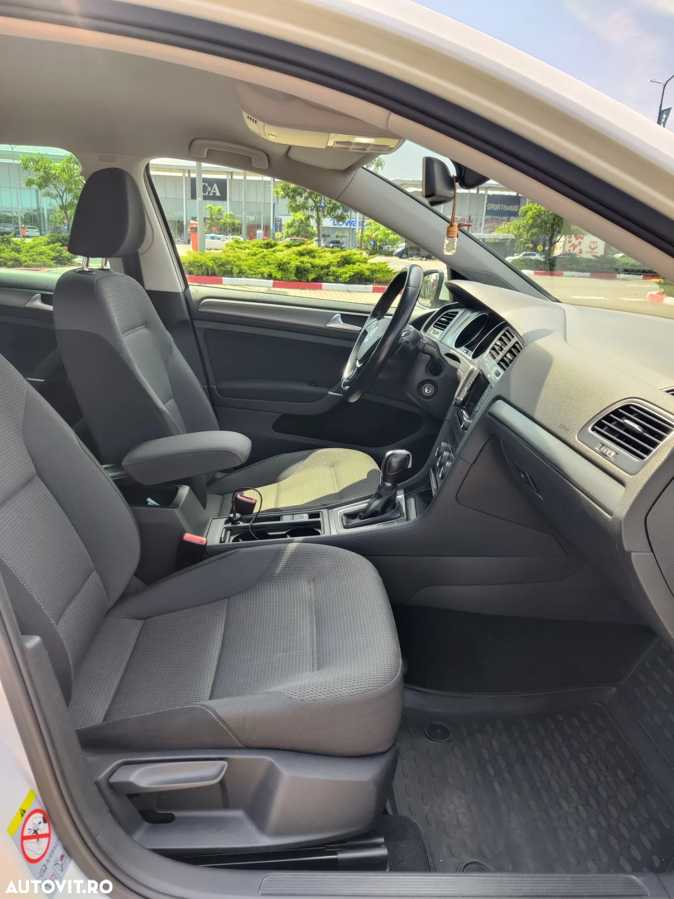 Volkswagen Golf 1.6 TDI BlueMotion Technology DSG Comfortline - 9