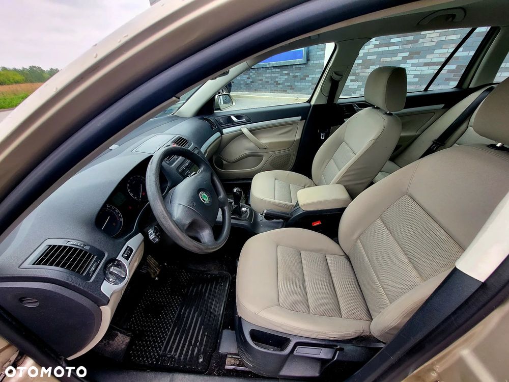 Skoda Octavia 1.6 Elegance - 10