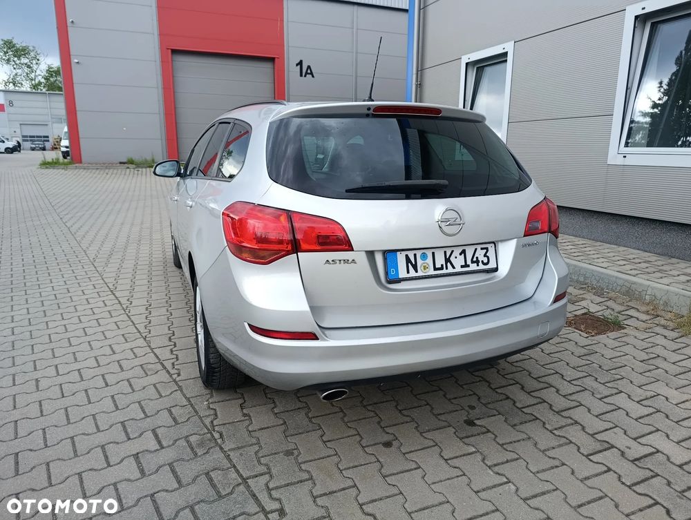 Opel Astra 1.4 Turbo 150 Jahre - 10