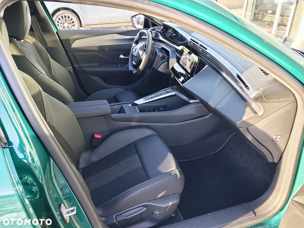 Peugeot 308 1.2 mHEV GT Exclusive S&S e-DCS6 - 18