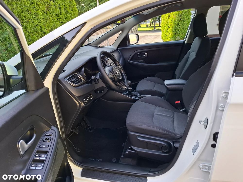 Kia Carens - 7