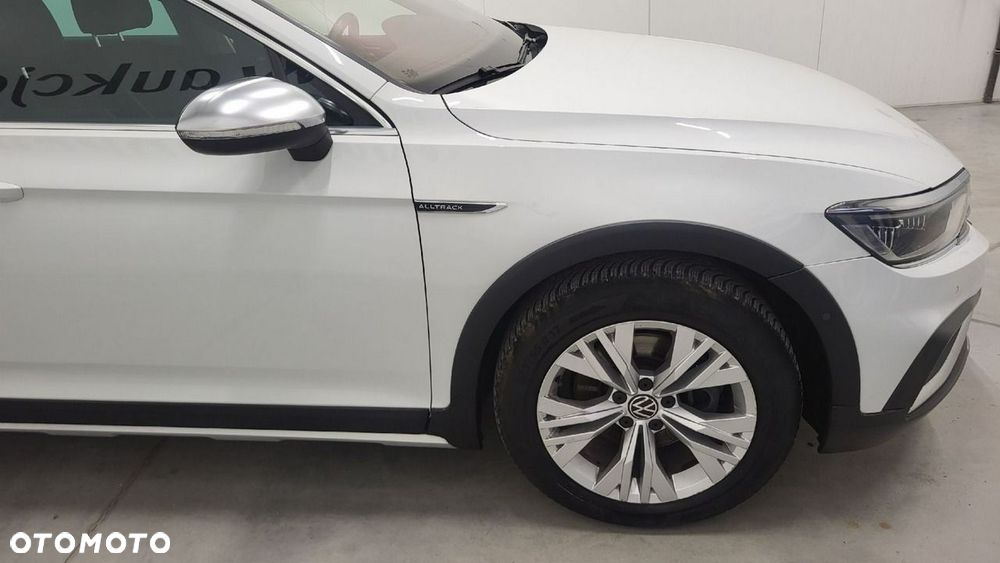 Volkswagen Passat - 4