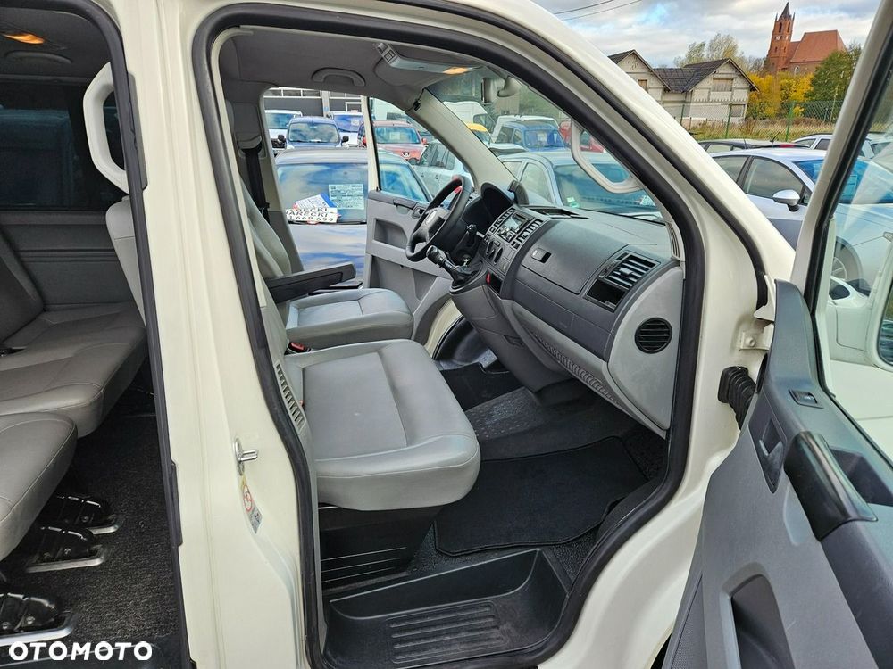 Volkswagen Caravelle - 9