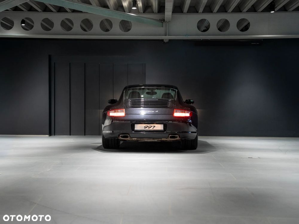Porsche 911 Carrera 4 Tiptronic S - 4