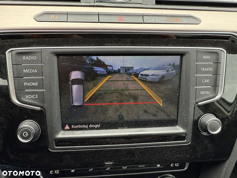 Volkswagen Passat - 13