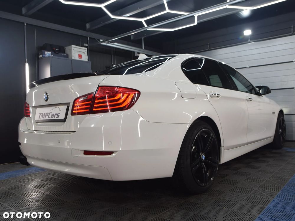 BMW Seria 5 525d xDrive - 4