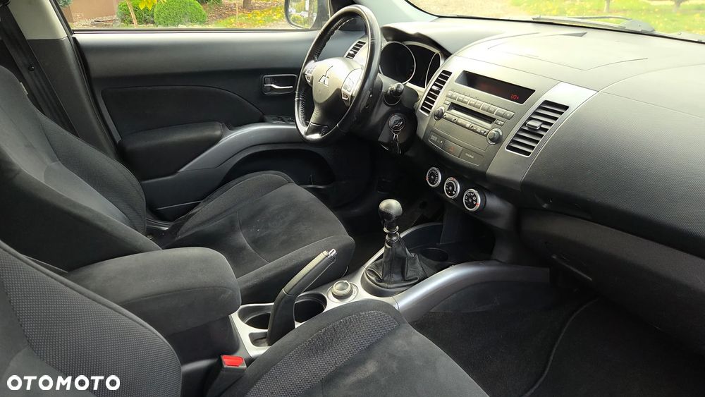 Mitsubishi Outlander 2.0 DI-D 4WD Intense - 19