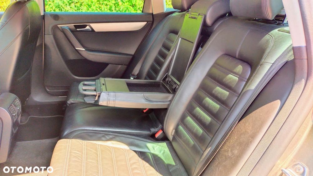 Volkswagen Passat - 12