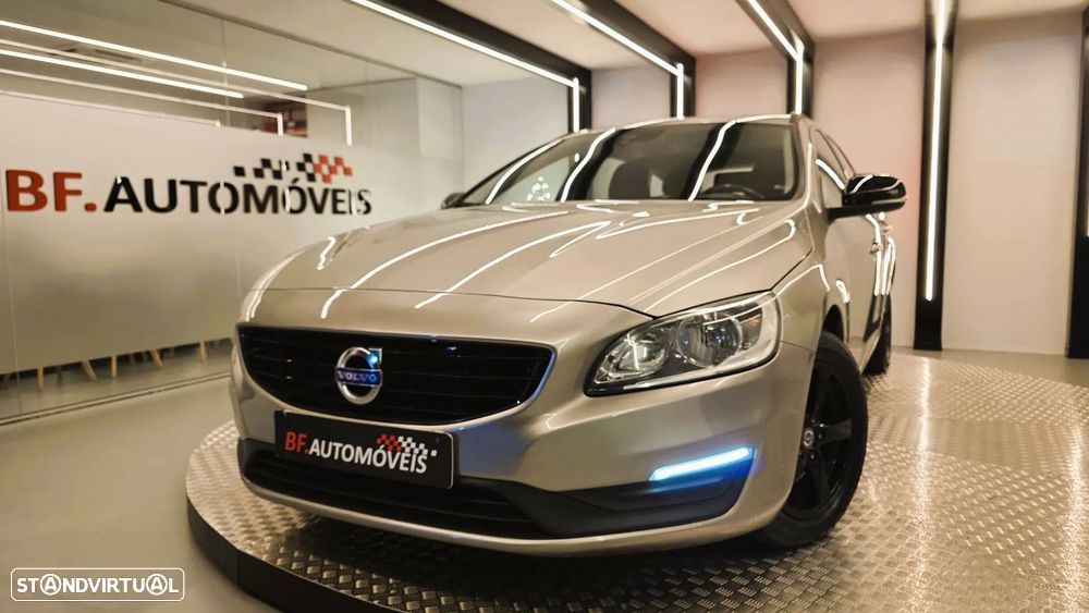 Volvo V60 1.6 D2 Momentum Eco - 1
