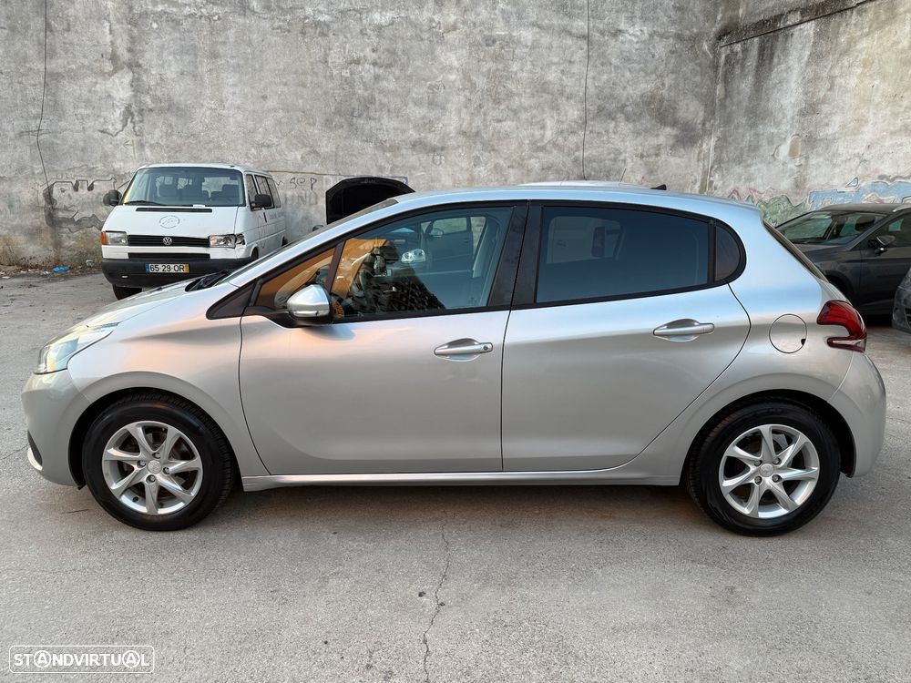 Peugeot 208 1.2 PureTech Active - 12