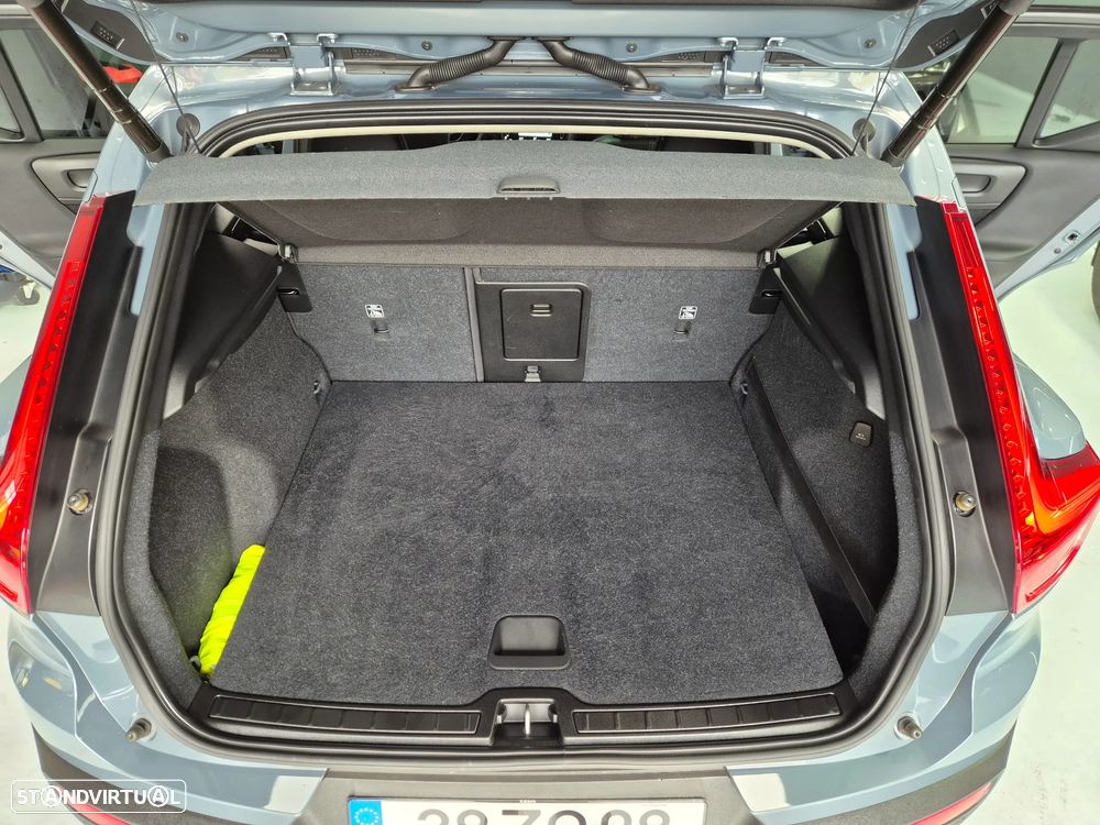 Volvo XC 40 2.0 D3 Momentum Plus - 44