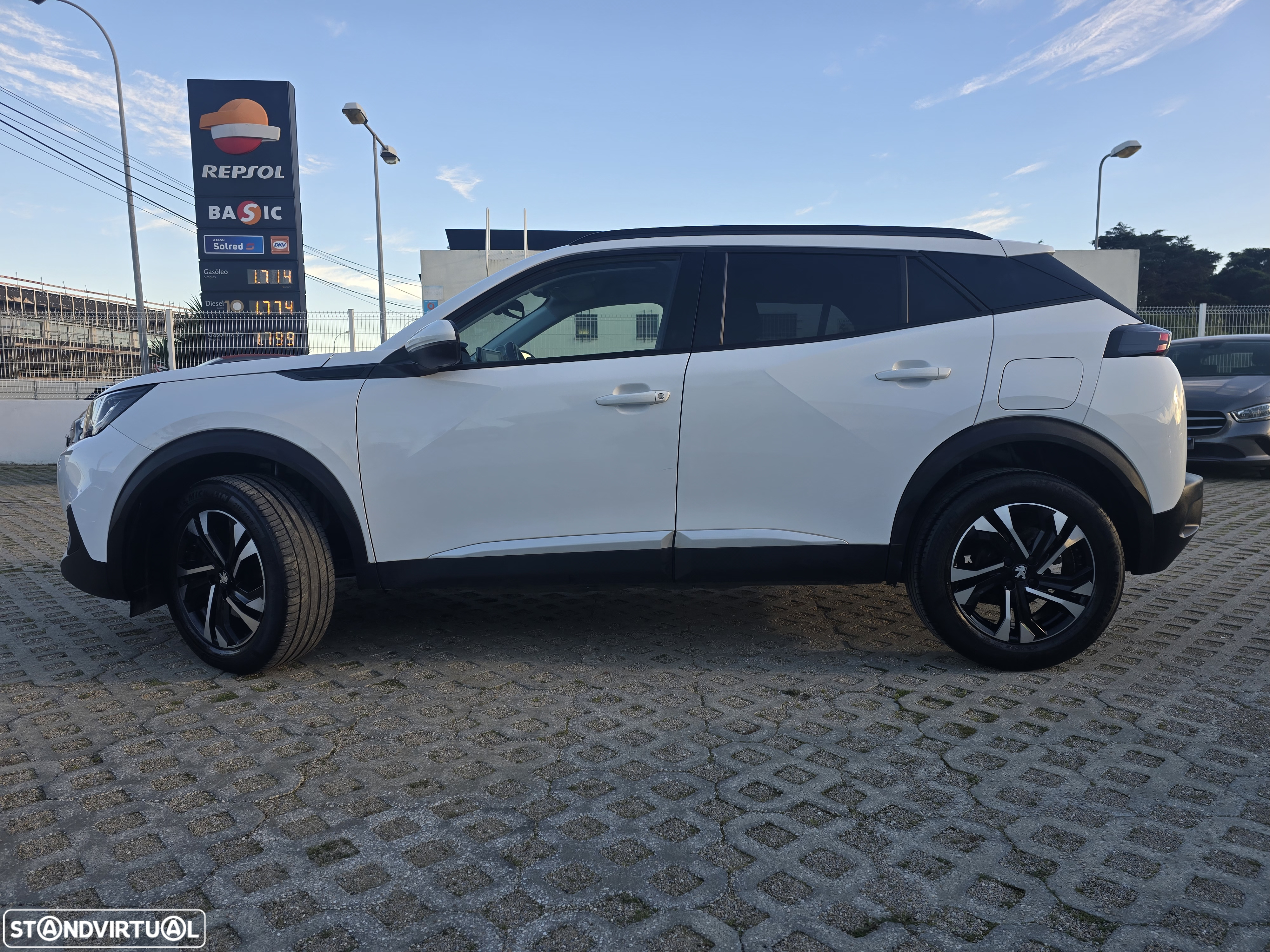 Peugeot 2008 1.5 BlueHDi Allure EAT8 - 4