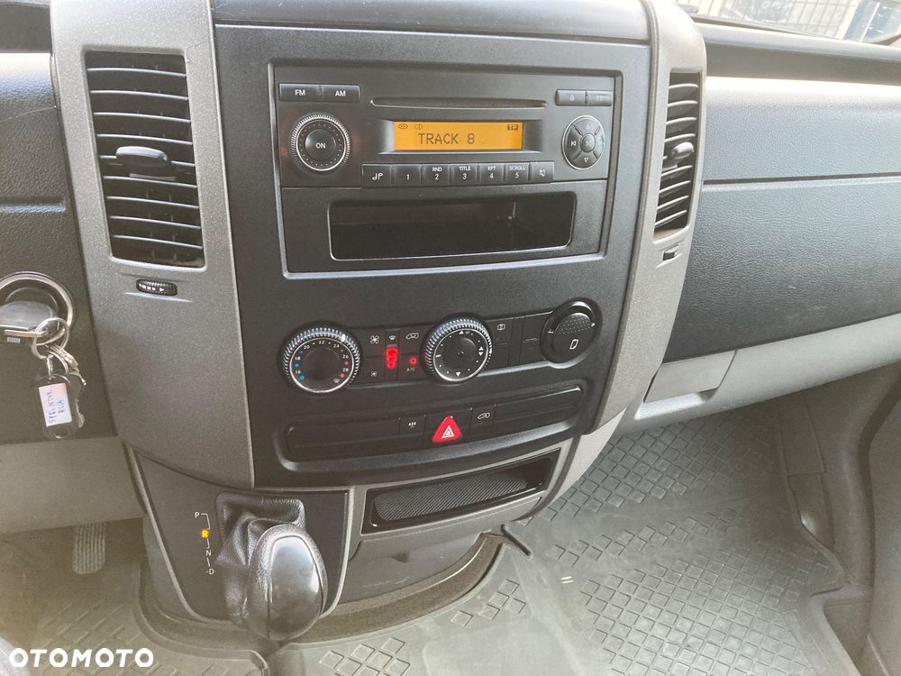 Mercedes-Benz Sprinter - 12