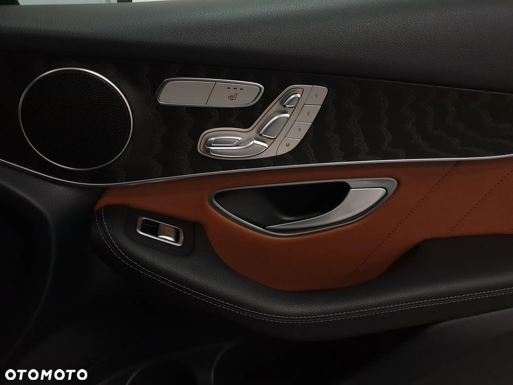 Mercedes-Benz GLC 300 d 4Matic 9G-TRONIC AMG Line Plus - 27