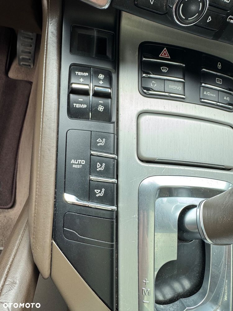 Porsche Cayenne - 19