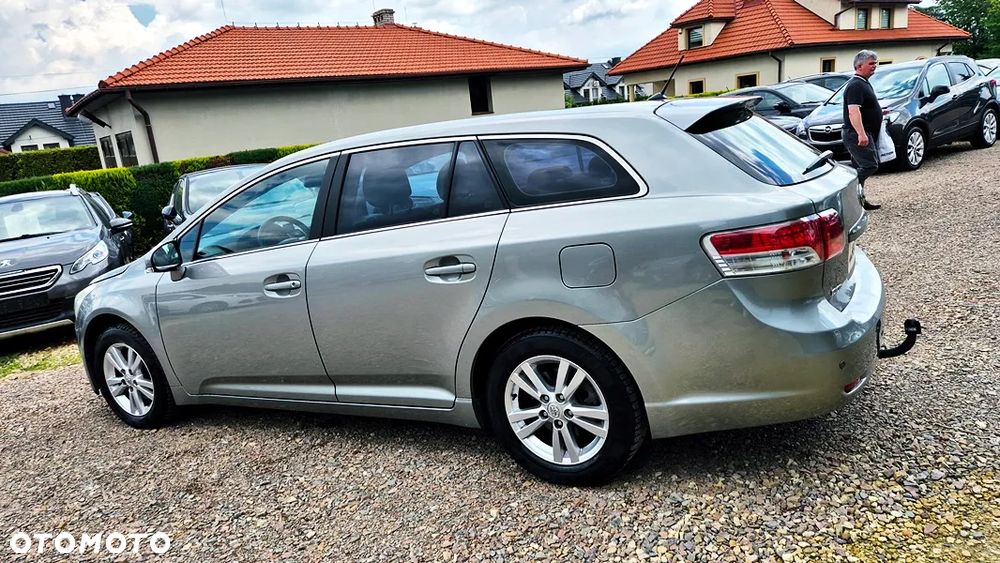 Toyota Avensis 2.0 Sol plus NAVI - 21