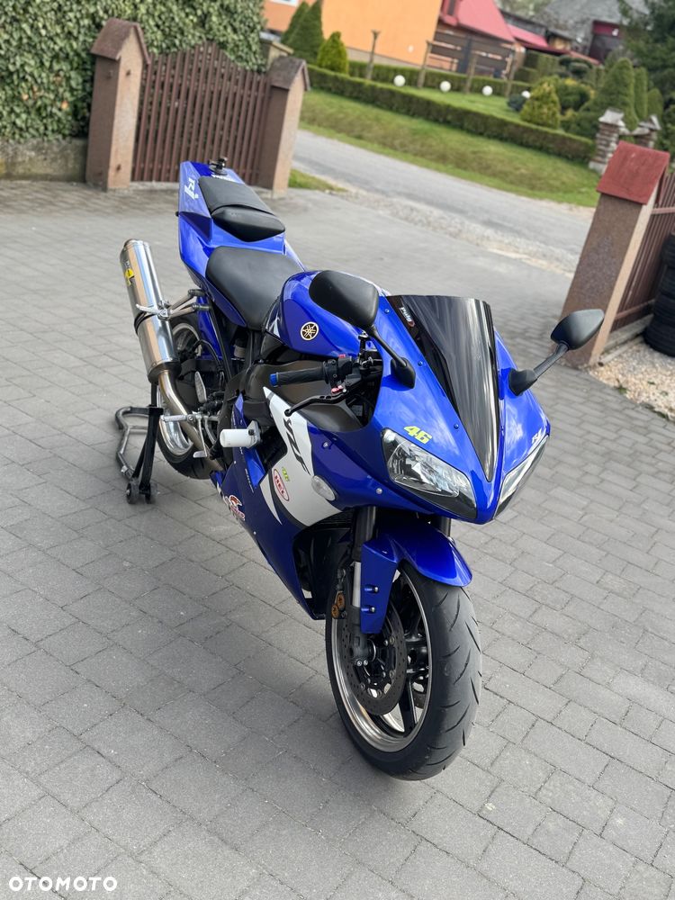 Yamaha R1 - 6