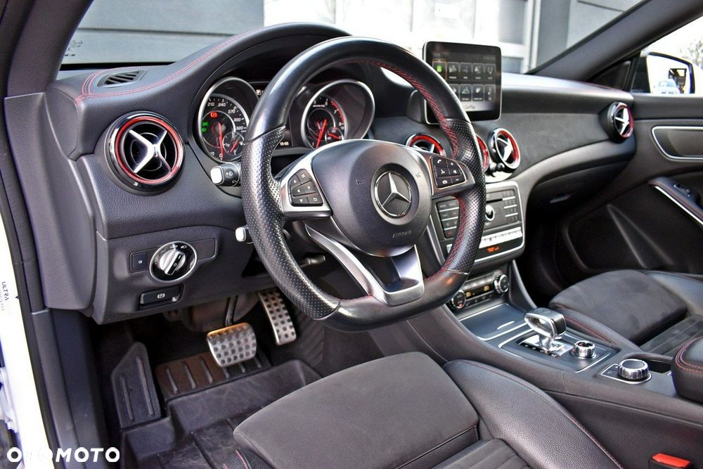 Mercedes-Benz CLA AMG 45 4Matic 7G-DCT - 10