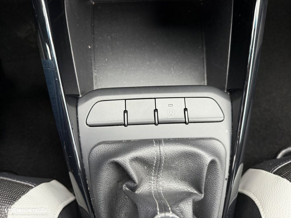 Kia Stonic 1.6 CRDi TX - 32