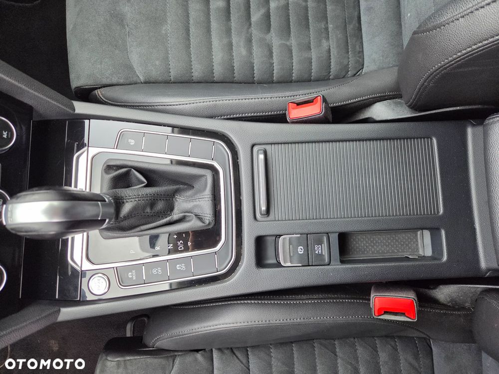 Volkswagen Passat 2.0 TDI SCR 4Mot DSG Comfortline - 21