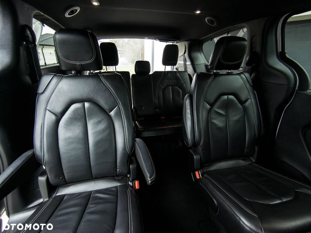 Chrysler Pacifica - 40