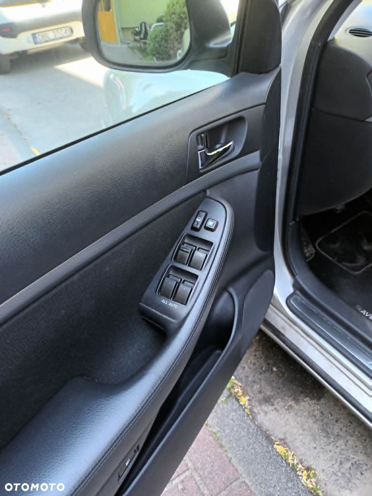 Toyota Avensis 2.0 D-4D Executive - 7