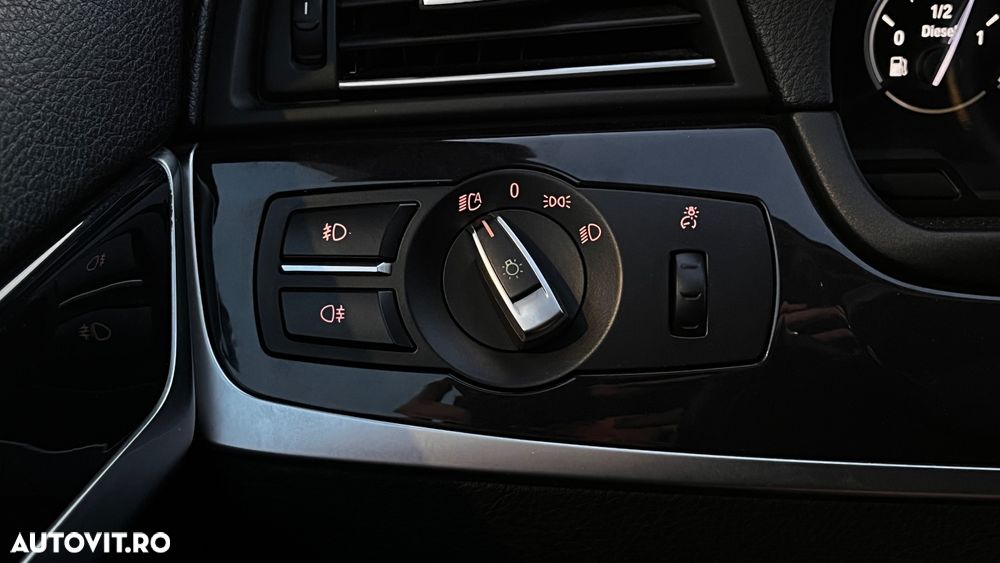 BMW Seria 5 525d xDrive AT - 31