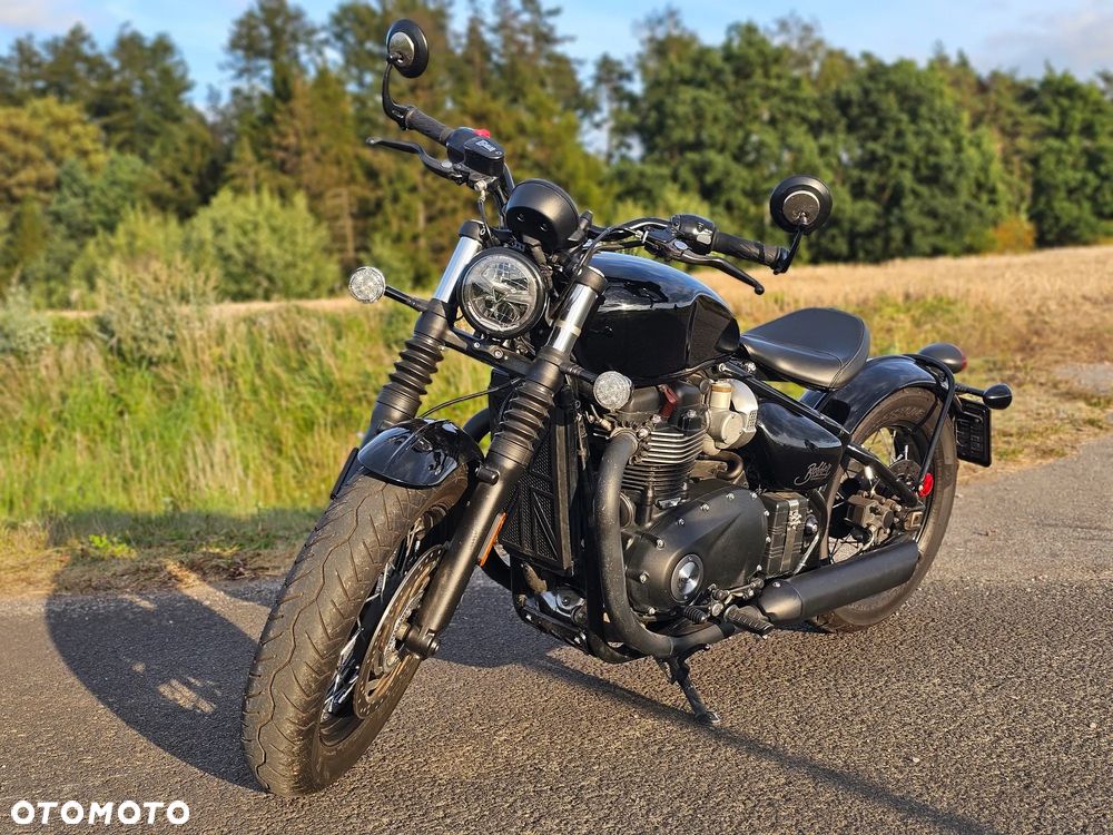 Triumph Bonneville Bobber - 2