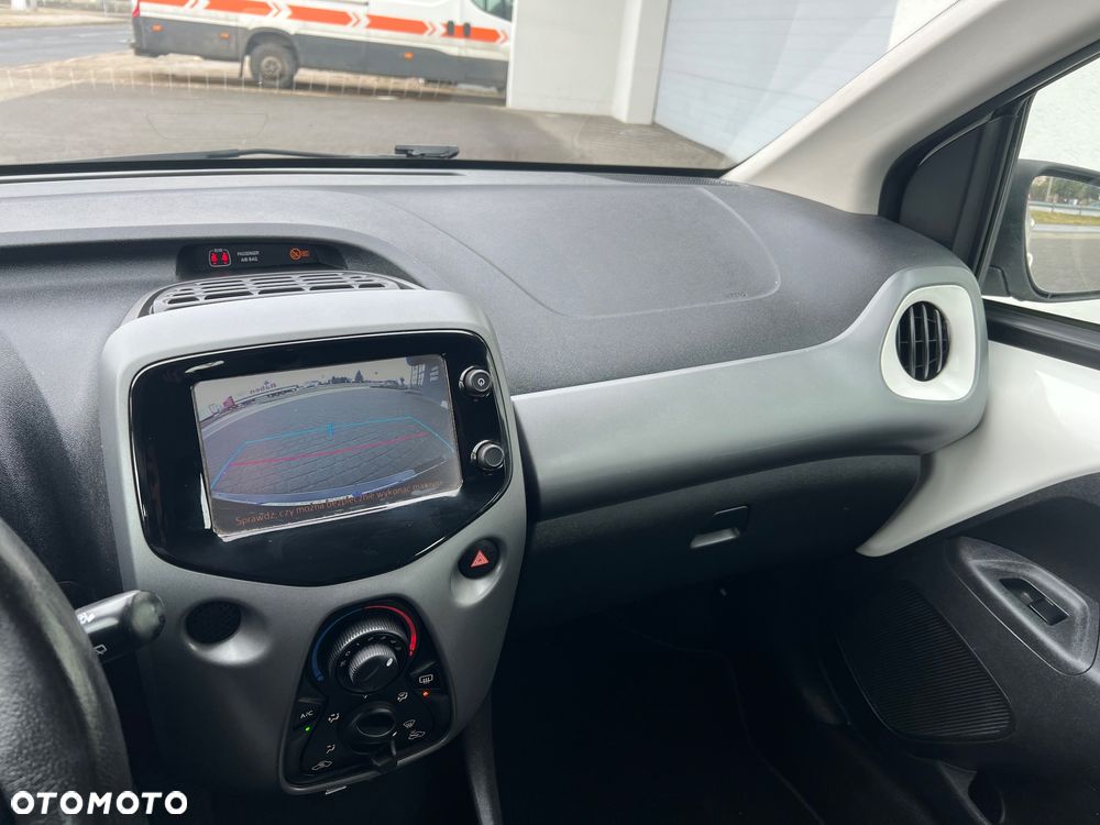 Toyota Aygo x-clusiv - 15