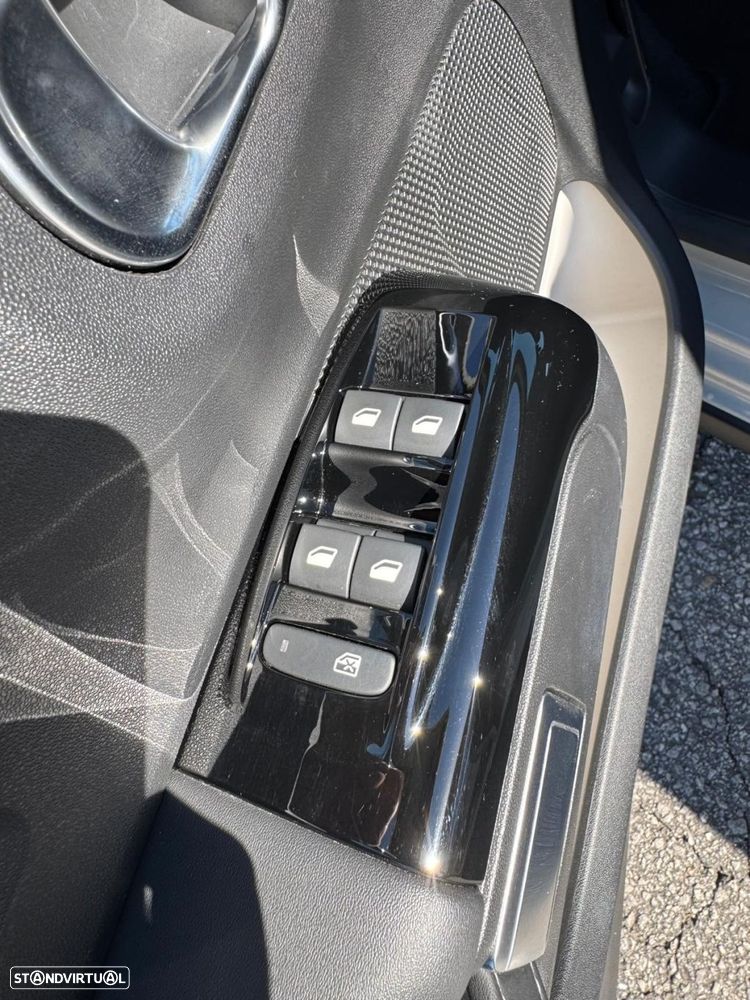 Citroën C3 1.2 PureTech Shine EAT6 - 17